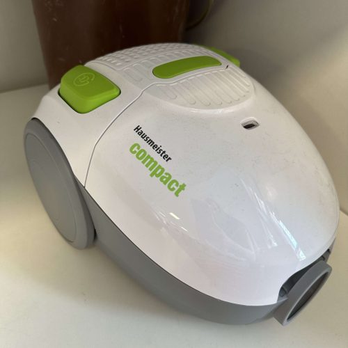 Hausmeister HM2041 Porszívó porzsákos , 800 watt