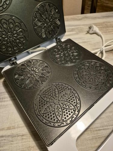 Hauser SN-1450 Ostyasütő, Sajtos tallérsütő Virágmintás, ajándék receptfüzettel és spatulával, 1500 W, tapadásmentes felület ÁTMENETI KÉSZLETHIÁNY!