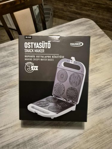 Hauser SN-1450 Ostyasütő, Sajtos tallérsütő Virágmintás, ajándék receptfüzettel és spatulával, 1500 W, tapadásmentes felület ÁTMENETI KÉSZLETHIÁNY!