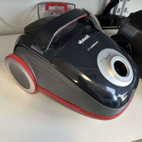 Gorenje VCEA22GPLBKCY Porszívó porzsákos és tartályos egyszerre!  700 watt, fekete