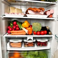 Kombinált hűtőszekrény (fagyasztóval)